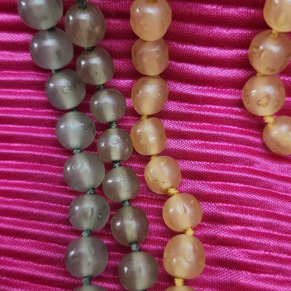 Lucite Bead Necklace Vintage - Picture 3 of 3